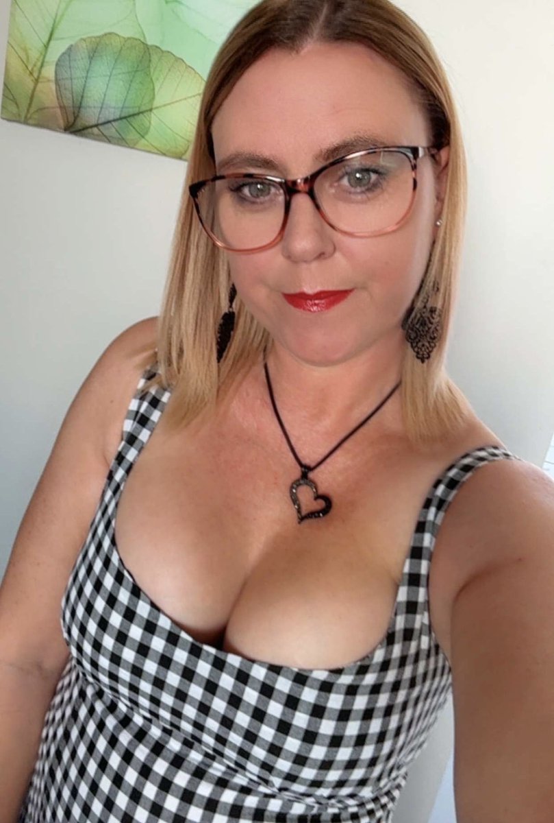titsandtoes45's tweet photo. Wishing summer would come back. Missing my natural tan https://t.co/ff4jAaNmYu