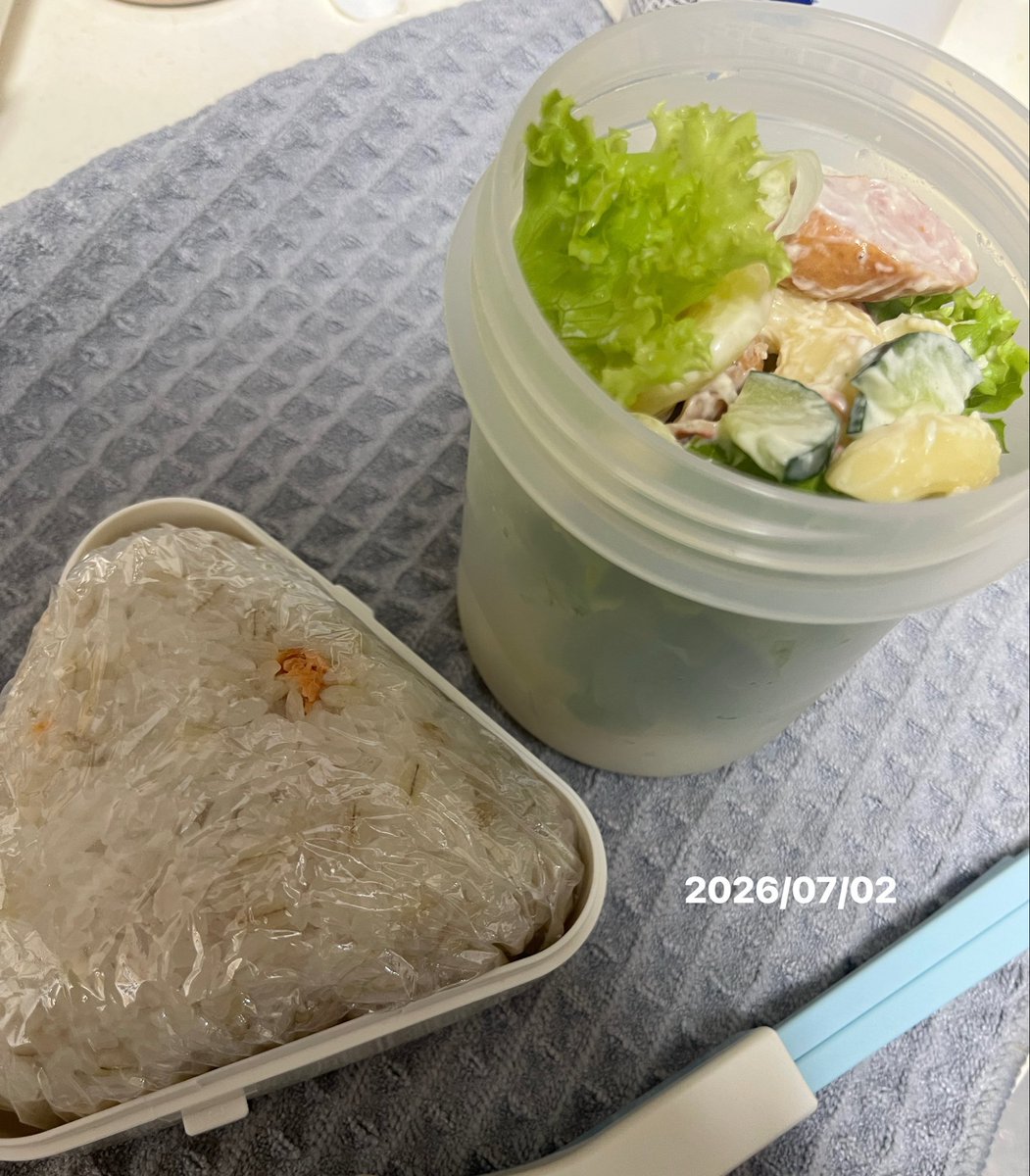 chi8ee23's tweet photo. #お弁当記録

2026.7.2㊍☂️🌧
1374回目のお弁当

2度寝して
急いで
早く出る長女の分だけ
先に作り→

同じメニューを次女の分は
あとからゆっくり作り←

カヌレは
2人とも付けました。

#長女のお弁当
#次女のお弁当
#ちえりのお弁当
#サラダ弁当 https://t.co/ImOyxkMHoW