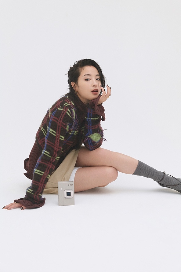 HiroseSuzuWeb's tweet photo. Gallery had a huge update today. Beside adding everything related to "Our Little Sister" movie, I also added magazine scans from 2015 and some missing photoshoot pictures from 2025. Enjoy!

#広瀬すず #HiroseSuzu https://t.co/OHueDQEh2d