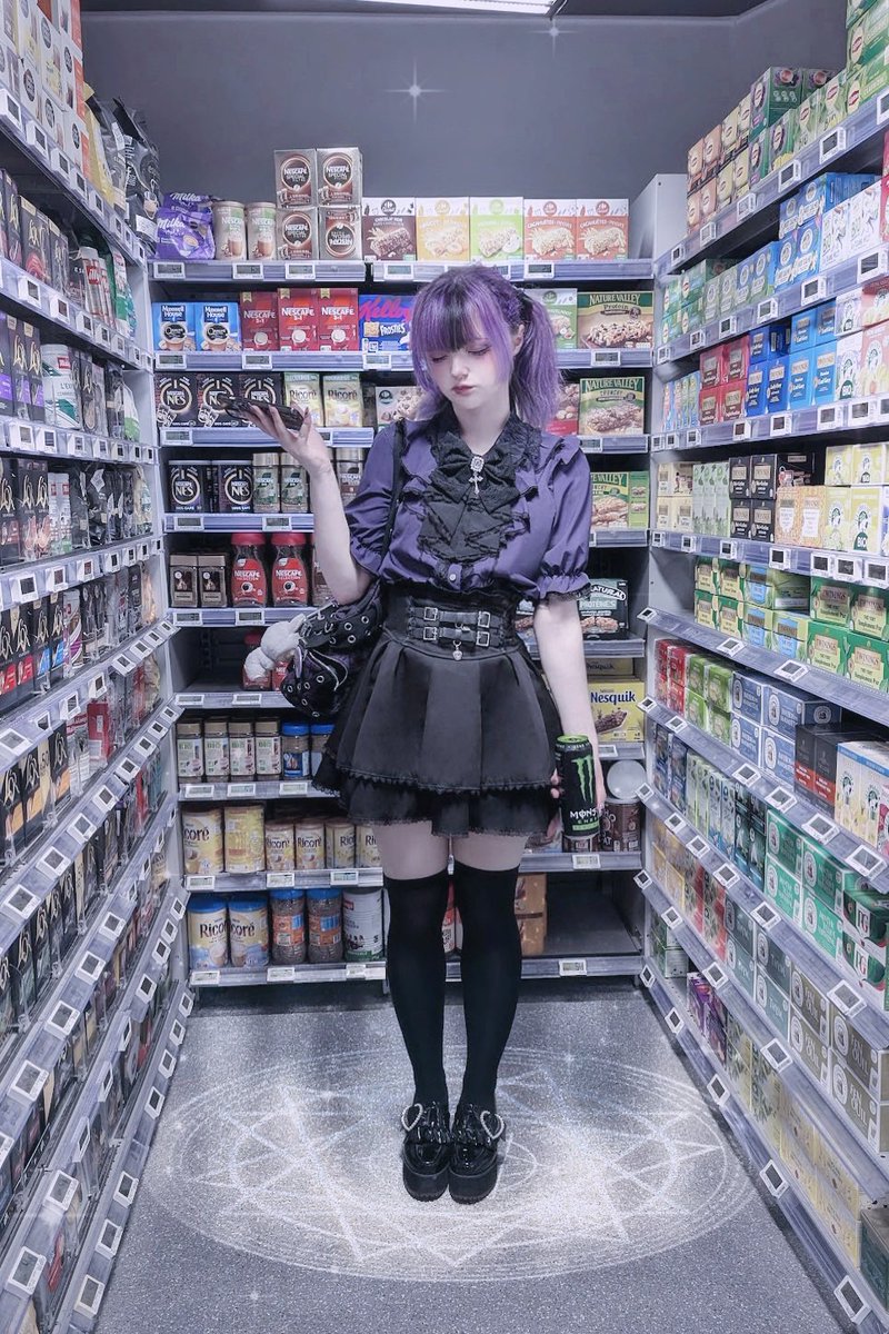 poupeefantome_'s tweet photo. do you have a purple oshi and want to make oshikatsu outfits ? do you like purple and jirai kei but can’t find clothes that match your personal tastes ? well here is a thread of purple jirai clothes made by yours truly 💜 https://t.co/iWSqHyOnWw