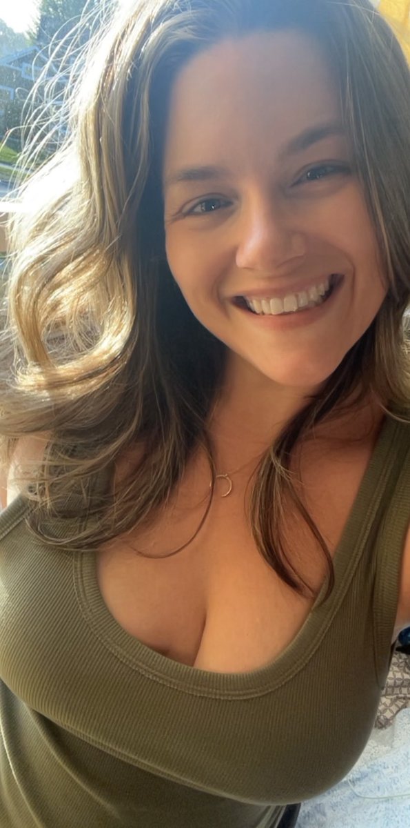 Scarlett_Love7's tweet photo. What you wish you came home to…
Instead of your reality 🤭

You could never have someone as naturally perfect as me 💋 https://t.co/XYw3hbVnJ1