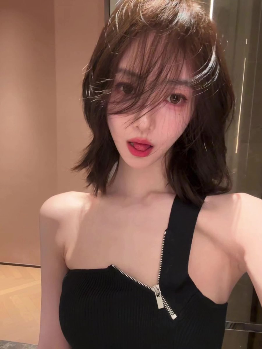disc999's tweet photo. 大家好～
来啊，谁来吐槽一下媛媛的福照🤣
快看，我待会就删了……
#處女 #音樂課🎵 #台北 https://t.co/1qSMKaM9Fk
