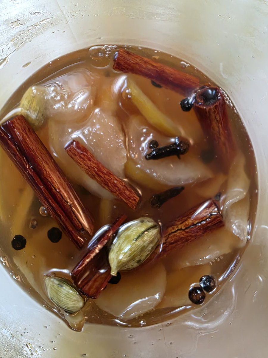 _ava_T4r0's tweet photo. クラブとコーラを作るなどした。
飲むときにスパイスが邪魔なんだけど捨てるの勿体無く感じてしまう… https://t.co/f75n7nFIAk