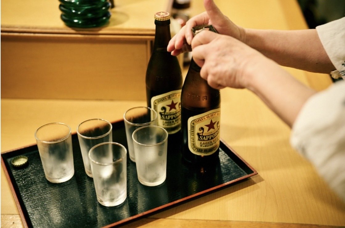 etokiyoko's tweet photo. 赤星酒場見聞録
撮影させていただいています。
今回は蒲田の酒場。
アットホームで、居心地よすぎて、
もー最高でした！！
撮影後はたらふく食べて呑みました！笑
https://t.co/jeSV9nodY8 https://t.co/pBltjGcGLH