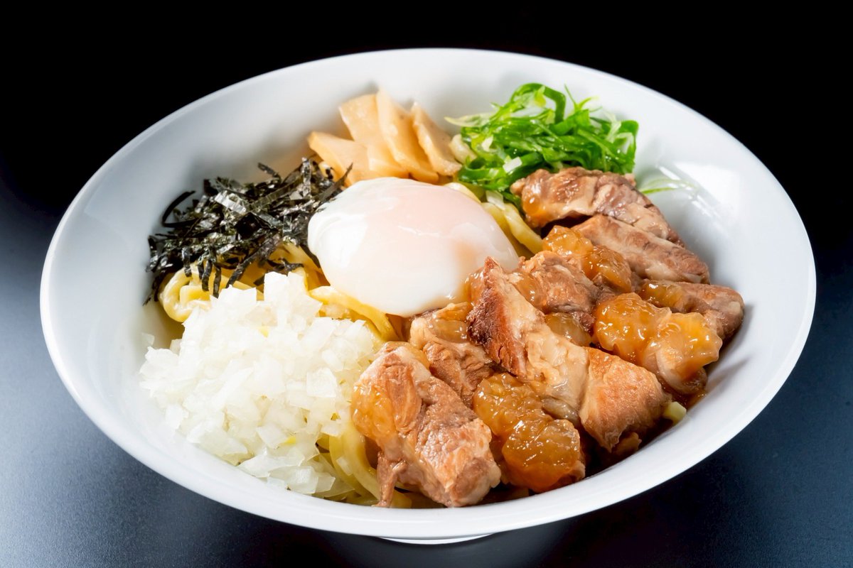 sakanayasanaiyo's tweet photo. いろんな苦難がありましたが、、
ついに告知できる日が来ました。

うちのデリバリーブランド「東京油そば池永」の実店舗がOPENします😭🍜

・OPENの日は7/4土！(汁無し麺の日)

・場所はこちら💁‍♀️↓
https://t.co/hz99iZhp7q
最寄り駅🚃は大森・金城学院前駅。

店舗前に車の駐車スペースもあります。
(お隣の美容室さんの駐車場には停めないでください)
インドカレー屋さんとして営業していた店舗を油そばに業態変更するかたちでのOPENです。(🍛も食べられます笑)
僕も土曜日全日と日曜日ランチまで出勤する予定です！
ぜひ出来立ての油そばを食べに来てください🙏