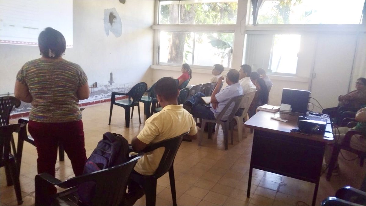 IEEPOGobOax's tweet photo. Como es prioridad del dir. del IEEPO, @EMILIOMONTEROP, la Unidad Delegacional de Tuxtepec, se reunió con supervisores de zona y auxiliares del nivel Preescolar para reforzar la entrega oportuna de evaluaciones y garantizar la emisión de boletas y certificados electrónicos. https://t.co/0GKMM2sSU3