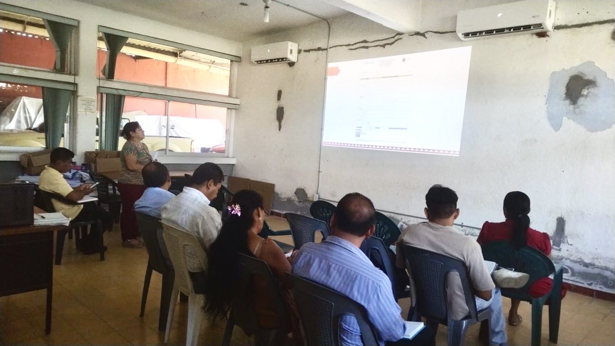 IEEPOGobOax's tweet photo. Como es prioridad del dir. del IEEPO, @EMILIOMONTEROP, la Unidad Delegacional de Tuxtepec, se reunió con supervisores de zona y auxiliares del nivel Preescolar para reforzar la entrega oportuna de evaluaciones y garantizar la emisión de boletas y certificados electrónicos. https://t.co/0GKMM2sSU3
