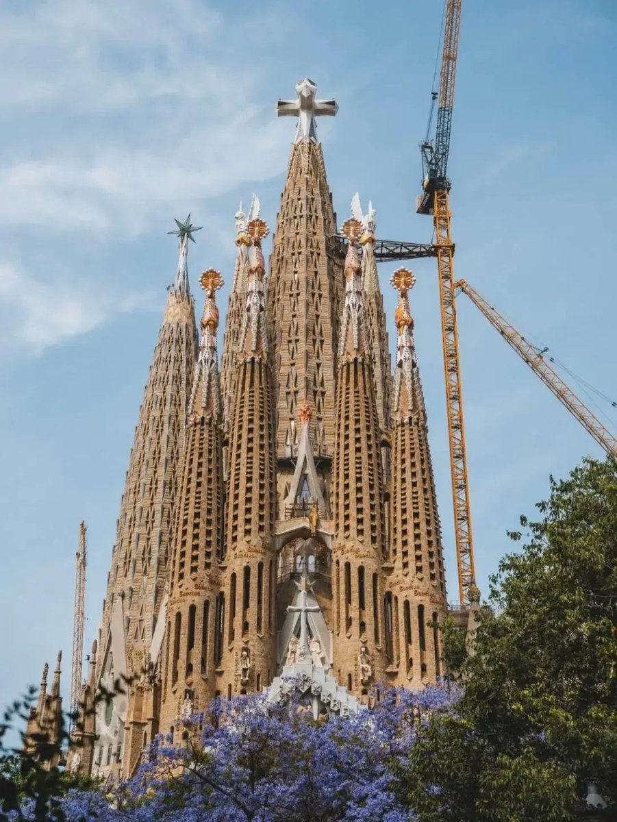 SantaFee1483862's tweet photo. @SimCityBuildIt You added the Sagrada Familia two years ago based on its construction progress at the time. But reality has caught up – the iconic central tower is now finished and the basilica is officially the world‘s tallest church. Keeping the outdated model in your game is a disservice https://t.co/6eZI9Z4PjA