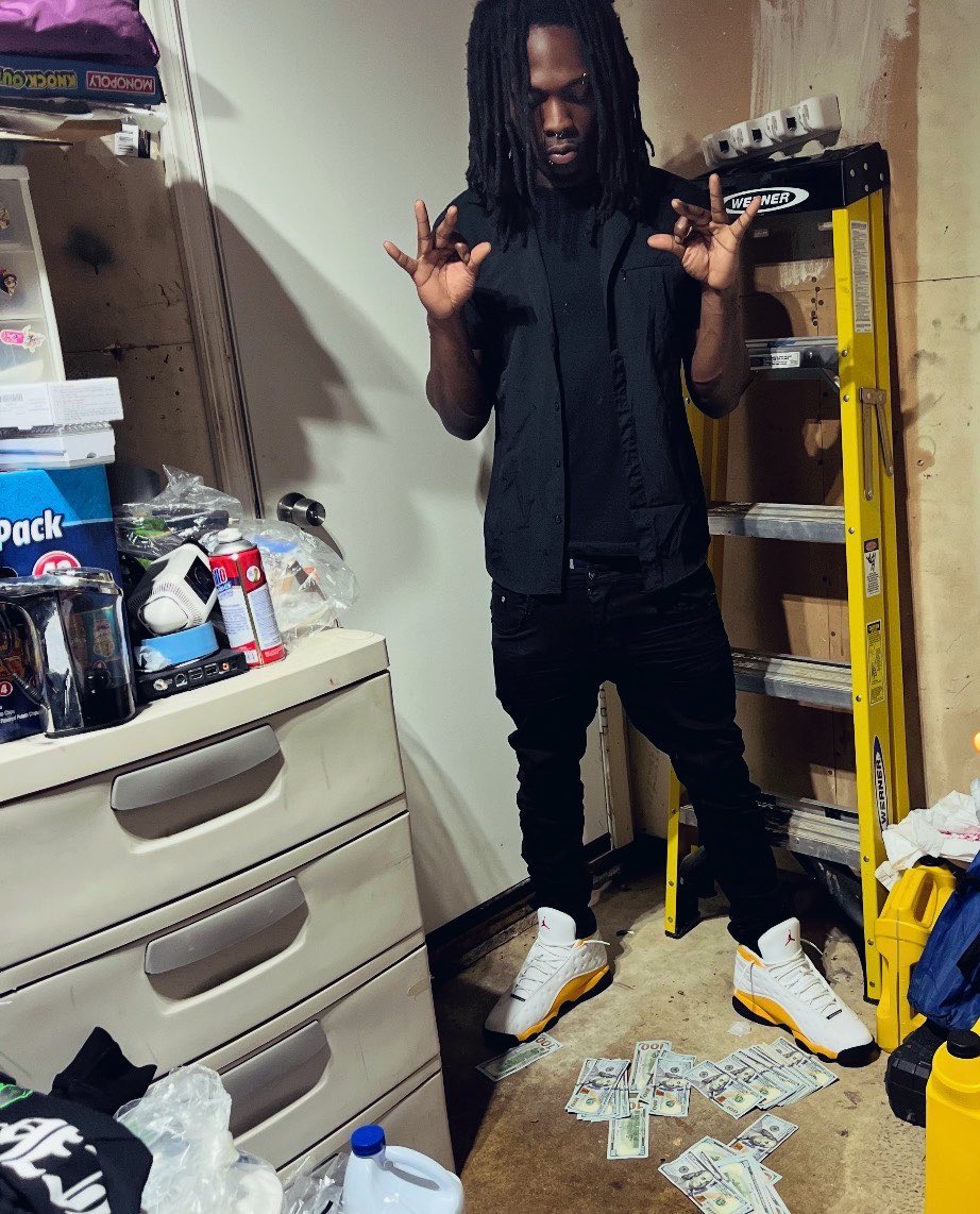 mayyahsbody's tweet photo. Bitxh um rixh like 🤴🏾 james @PhonkTezzus #DØLLA #KTØ https://t.co/ZjoCVwY4BI