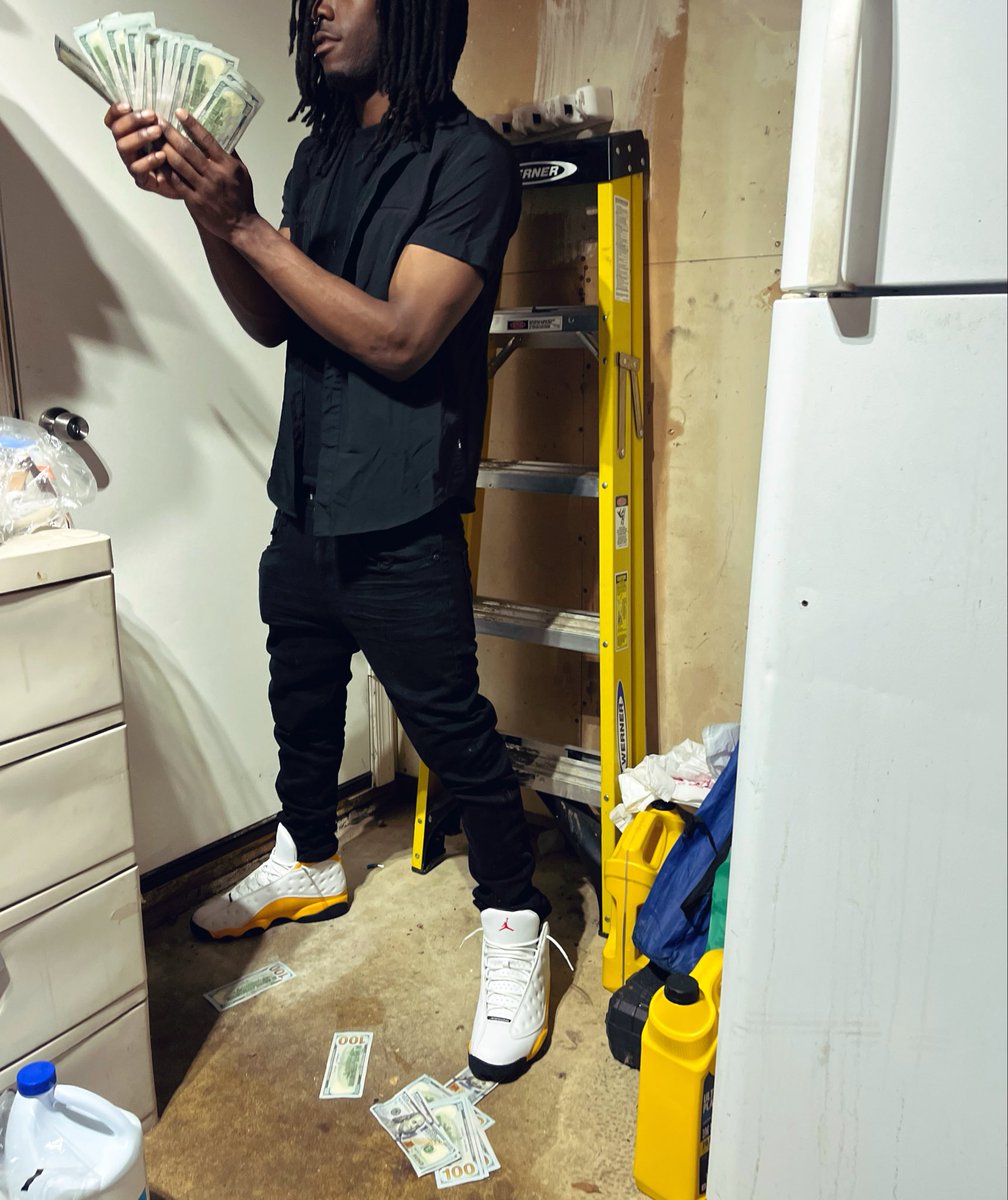 mayyahsbody's tweet photo. Bitxh um rixh like 🤴🏾 james @PhonkTezzus #DØLLA #KTØ https://t.co/ZjoCVwY4BI