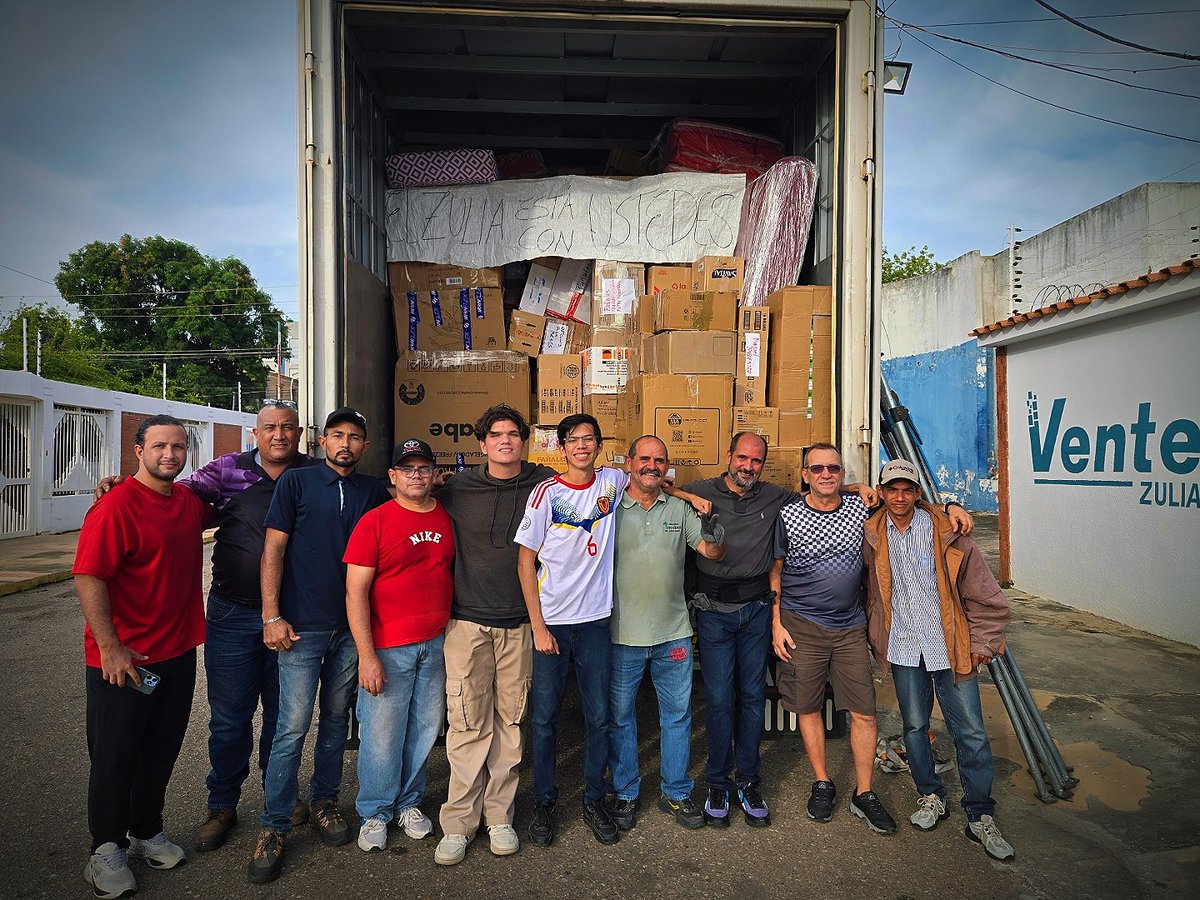 ventezuliav's tweet photo. #Zulia !SEGUIMOS EN SOLIDARIDAD ACTIVA!

📍 Desde nuestro Centro de Acopio #VenteZulia hoy salió otro cargamento de ayuda humanitaria vía La Guaira💙🩵

Unión y fuerza ciudadana zuliana en medio de la adversidad por amor a Venezuela!!! 🇻🇪

#TodosConVzla https://t.co/EnJQxLf73D