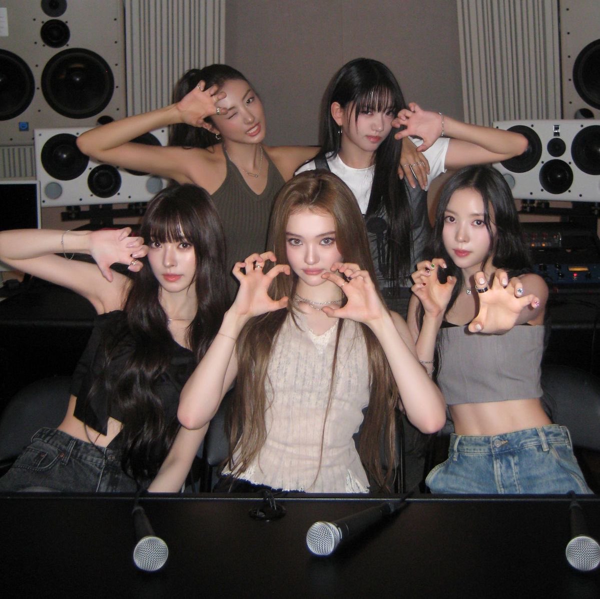 kerrrwxeq's tweet photo. คนที่บอกอิเหมียวหน้าคล้ายกันคือยังไงน้อ คนนึงก็หน้าฝรั่ง คนนึงก็ลูกวินเทอร์ คนนึงก็หน้าเก๋ตาเฉี่ยว คนนึงก็สวยหวานไทป์นางเอกญี่ปุ่น อีกคนก็ฝออันเดอร์โทนผิวไม่เหมือนเพื่อนแล้ว1 แล้วหน้าคล้ายกันยังไง ป้างง https://t.co/9oEIdQcn9O