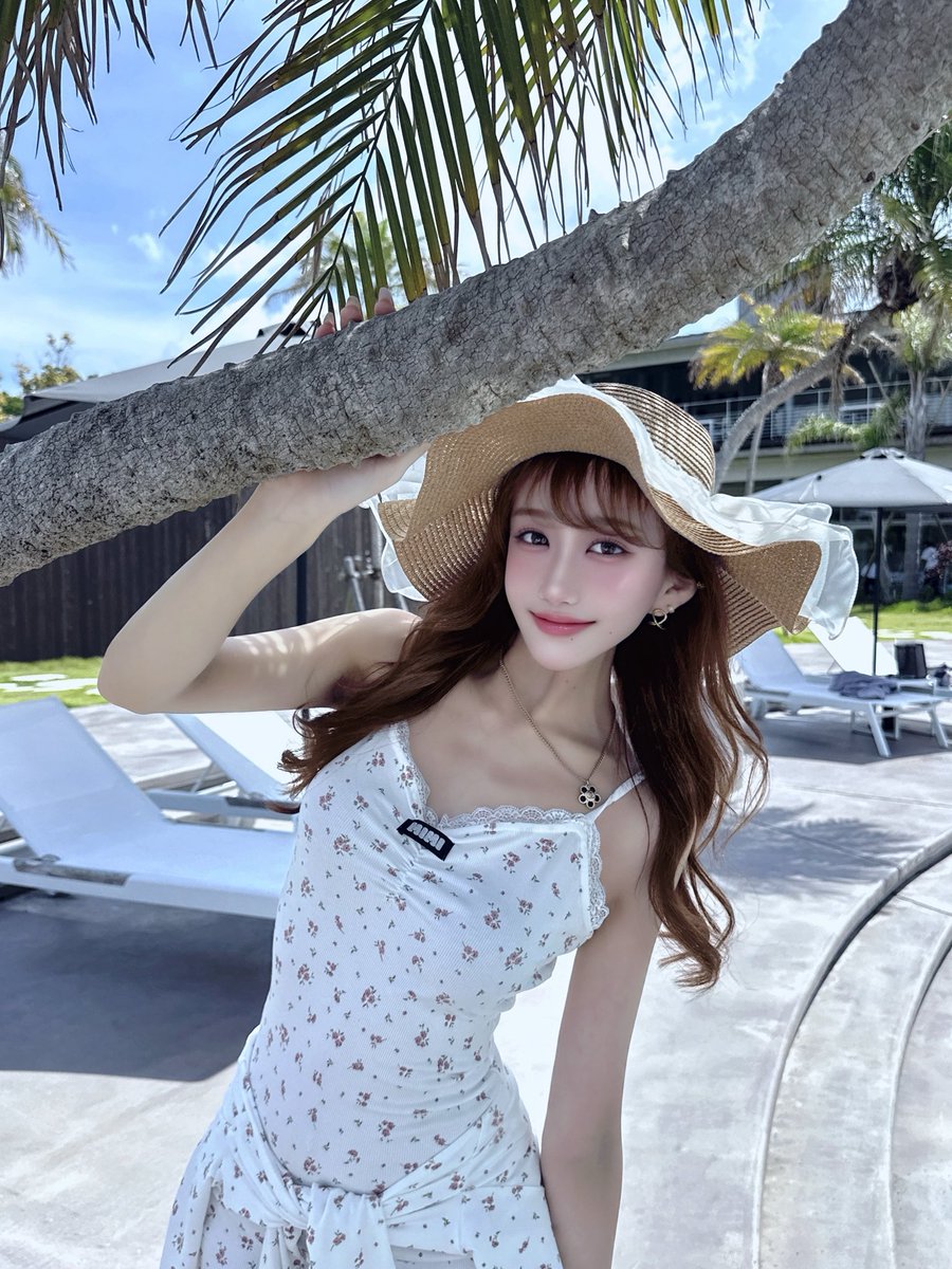 ___dreamchan___'s tweet photo. 今日も天気悪い🤨🤨🤨🤨
晴れの時の麦わら帽子と私👒 https://t.co/6DEt9g0sLH