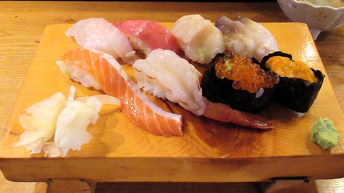 Tokyonobo's tweet photo. On our first night in Asahikawa, enjoyed delicious sushi at a small shop located a little over a twenty-minute walk from the station. The chef is a cheerful 83-year-old man. The map on display shows that people from all over the world—from Alaska to Africa—have visited the shop. https://t.co/ky2LbtmsBU