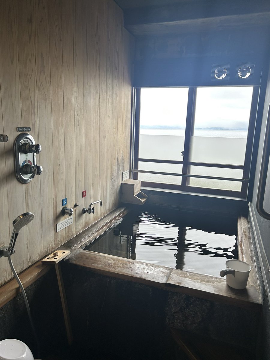 kanekosanndesu's tweet photo. めちゃくちゃいい宿であった🥺✨

お部屋に温泉もついてて3回くらい入った！！
長崎行く方におすすめ🫶 https://t.co/HT2tMgXfyI