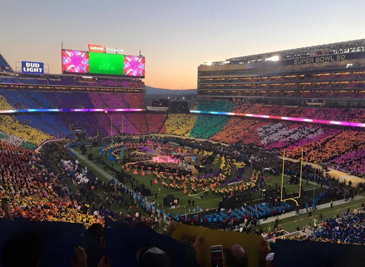 Nick_Metcalfe's tweet photo. Looking at this stadium in Santa Clara (or 'San Francisco Bay Area' as they laughably call it) is bringing memories flooding back of my first Super Bowl a decade ago.
I was totally blown away by the whole thing, and particularly by Super Bowl Sunday. Absolute thrill ride.
#SB50 https://t.co/KDTNcySkhB