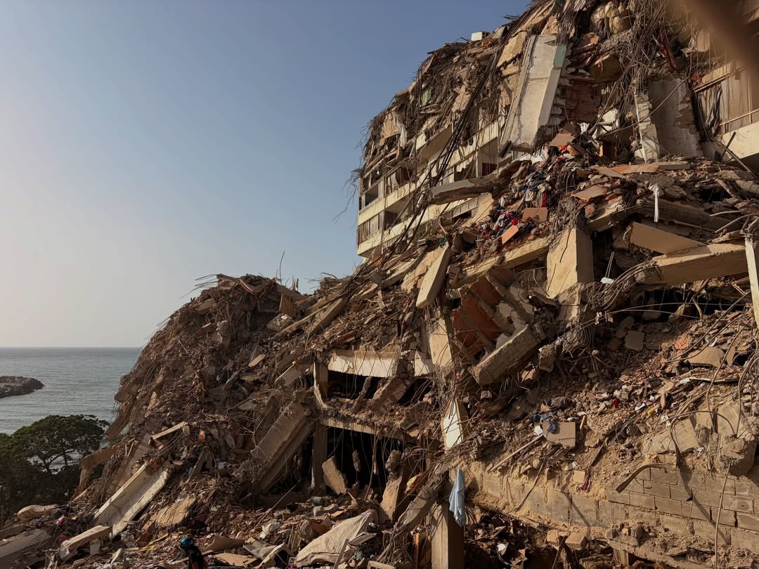 IsmaelGabriel22's tweet photo. 🚨 Belo Horizonte, Playa Grande. ¡Necesitamos encontrar a nuestras familias!

Una semana del doble terremoto que devastó Vargas. Una semana de angustia, desesperación e impotencia para quienes tenemos familia bajo los escombros. 

Una semana donde -como en 27 años- no ha habido Estado. Una semana que la gente ha dejado los pulmones y las uñas en los escombros. 

Urge RESPUESTA, urge AYUDA, urge RECUPERAR A NUESTROS FAMILIARES. Una semana que ha sido una eternidad.
