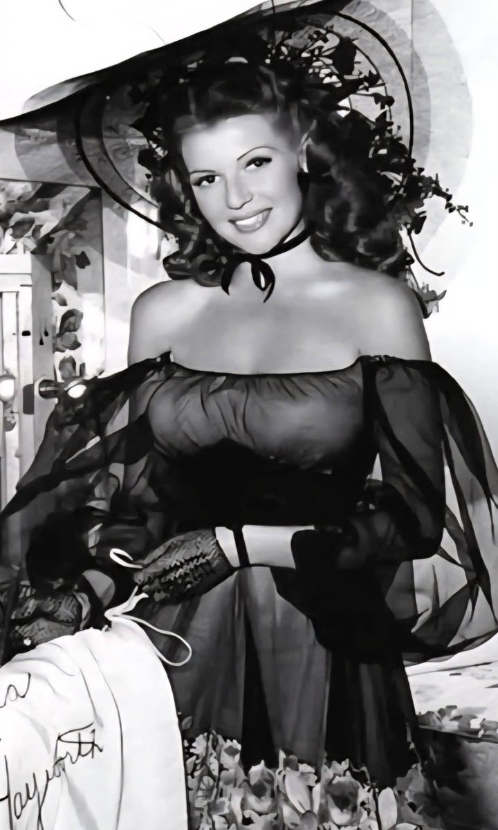RubnIsRacing's tweet photo. #HollywoodLegends
Good Wednesday #WednesdayVibes
#WednesdayMotivation Hump Day
#WaybackWednesday
#pinupart #pinupgirls #pinupmodel
⭐️ Rita Hayworth ⭐️
Follow ⬇️
@VANGERKEY @RetroRoseMedia @PulpCovers @Danielles_fun @420Brooksy @WAGongaware @oppel3951 @rancho1348 @oxley264 @NotablePhotos @PulpArtMedia @20CenturyBabes @Moviemadnan @blueswerks @DamndestBastard @vvestiges
