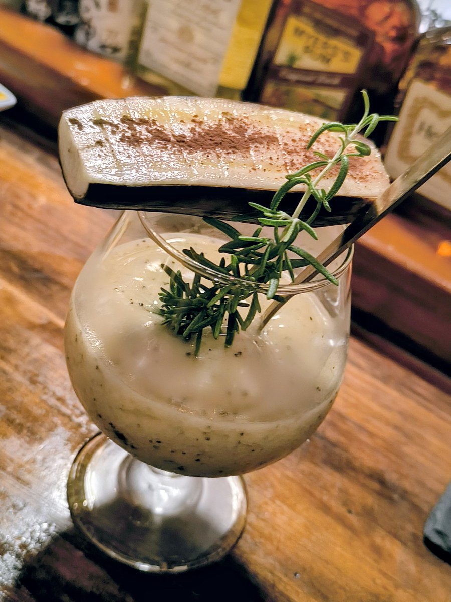 m_tabi47's tweet photo. 【果実家BAR】

本日の１人ハシゴ酒🍻(2軒目)
お洒落なフルーツBAR🥭

美味しいけど単価は高め。
(3品で5,000円超でした)
デートの2軒目とか3軒目ならありかなぁ🤔(相手いないけど)

#えむのリゾバ飯(宮古島) https://t.co/CV0Zc7Dv3l