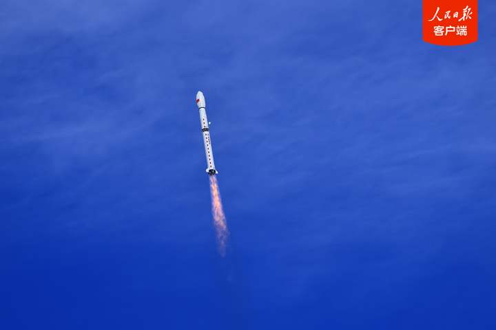 PDChinese's tweet photo. 【中國成功發射海洋二號E衛星】北京時間2026年7月2日07時46分，中國在酒泉衛星發射中心使用長征四號乙運載火箭，成功將海洋二號E衛星發射升空，衛星順利進入預定軌道，發射任務取得圓滿成功。此次任務是長征系列運載火箭的第654次飛行。 https://t.co/KGeua9Fmqb