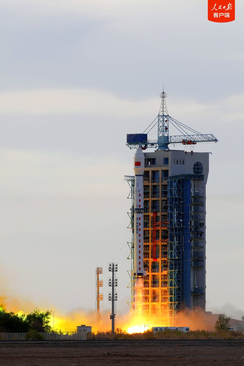 PDChinese's tweet photo. 【中國成功發射海洋二號E衛星】北京時間2026年7月2日07時46分，中國在酒泉衛星發射中心使用長征四號乙運載火箭，成功將海洋二號E衛星發射升空，衛星順利進入預定軌道，發射任務取得圓滿成功。此次任務是長征系列運載火箭的第654次飛行。 https://t.co/KGeua9Fmqb