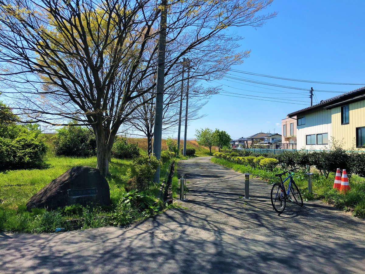 nantoru's tweet photo. 川の近く大好き https://t.co/wmB0JbDFOa