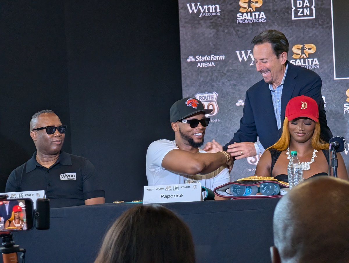 GRIIIMGAMER's tweet photo. @Claressashields and @Papooseonline
At the @zeusteainc_ and @Dsalita conference announcing the upcoming #shieldsvsscott fight alongside #rayj and #orlandobrown stay tuned #griiimgamer https://t.co/bhLpnu3AK5