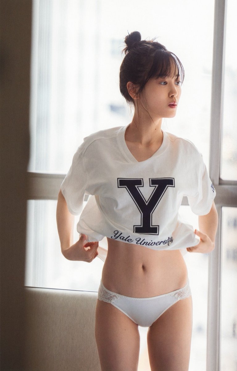 Rei_grav's tweet photo. 乃木坂の絶対的エースだった山下美月ちゃん、あのあざと可愛い笑顔からこの限界突破ボディは本当に反則すぎる…。

トップアイドルのオーラと大人の色気のギャップに完全に思考停止するわ。

#山下美月 #グラビア https://t.co/8WbussjDlw