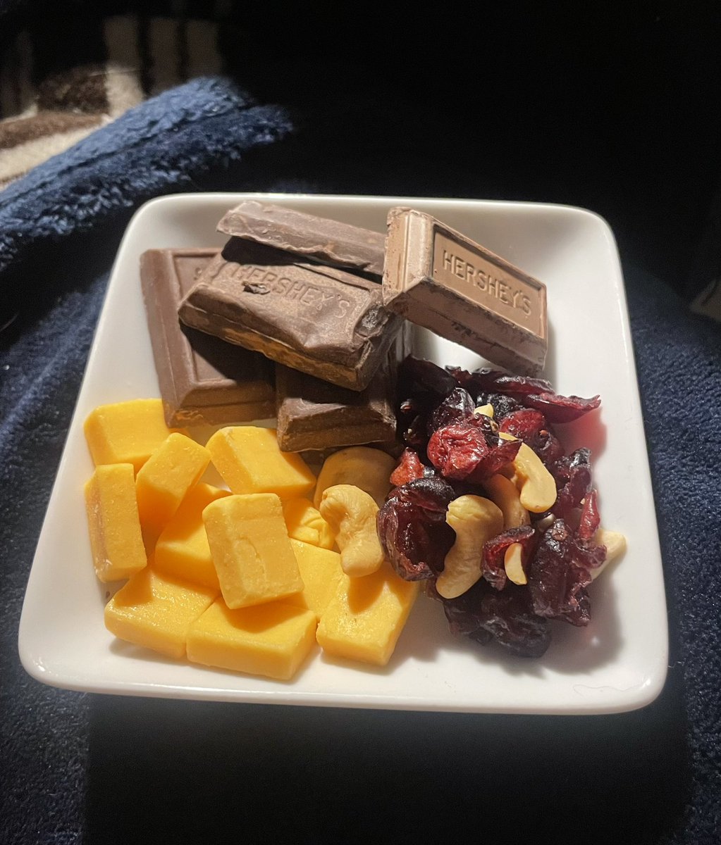 chiviii3's tweet photo. Other things I ate today, definitely ate way more than I wanted to. https://t.co/WGWD0dlDM2