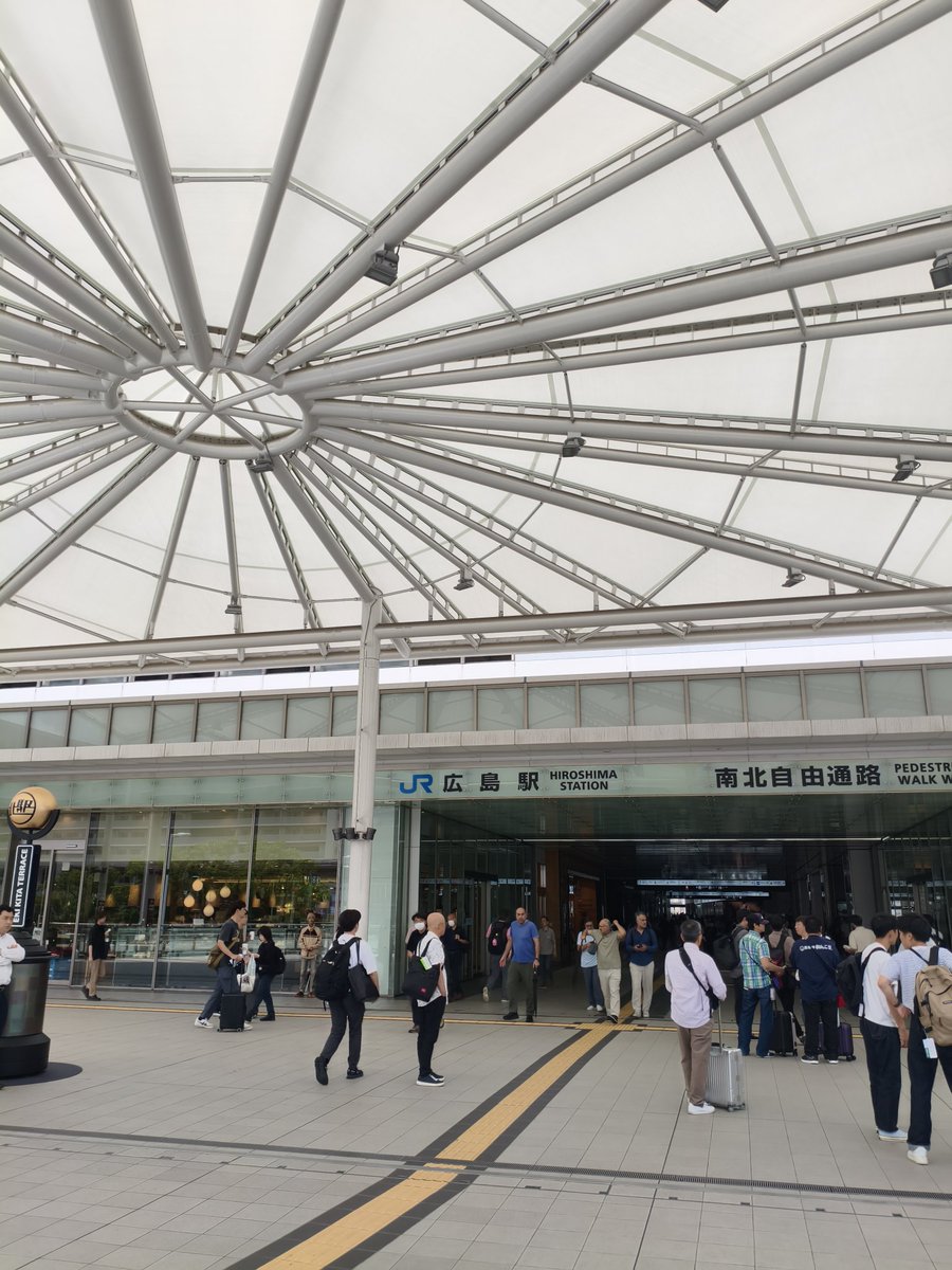 cocokala's tweet photo. 初広島です 
活気あります🙂
外国人観光客がすっごく多い https://t.co/FoiIWsXh87