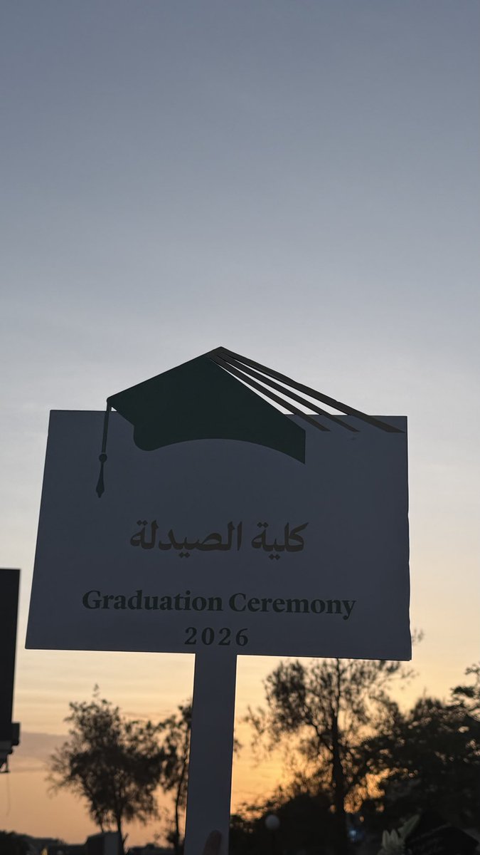 rnd_01's tweet photo. من تعب الأيام إلى لحظة التخرّج… الحمدلله دائمًا وأبدًا 

والان صار التخرج من كلية الصيدلة حقيقة 🌟 https://t.co/2NlpDNd8Rj