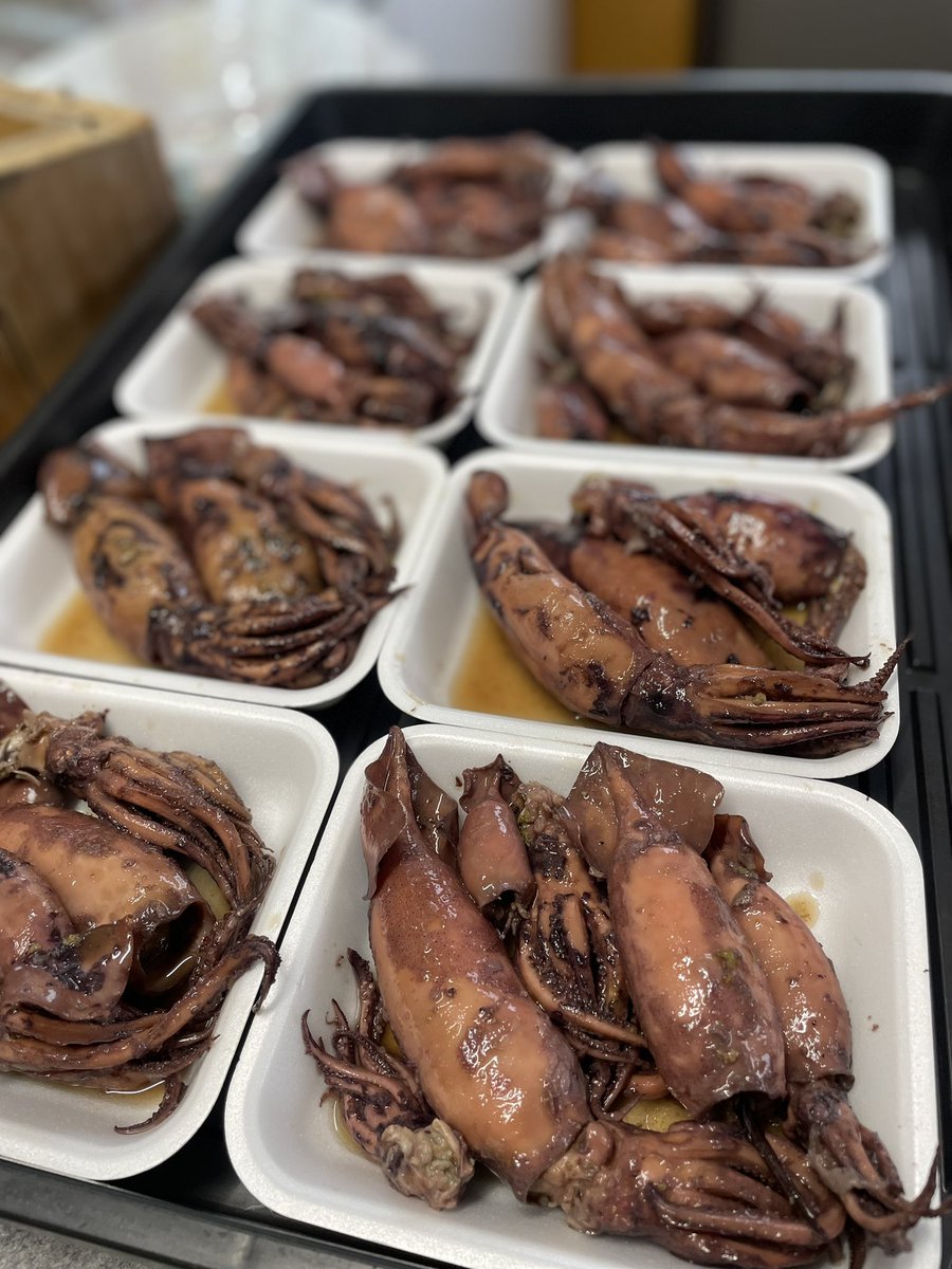 On5uHB9pGAWeqCj's tweet photo. 小さな店でなかなか自家茹で毛蟹🦀作れませんがどうぞよろしくお願い致します🙇俺のゴロ炊き自家製干物は2種🐟✨おいらん子持ちの特大で旨いです😋メヒカリ🐟👍にドデカ生牡蠣🦪✨はとにかく味が良くて身入り抜群です🙌本日もご来店お待ちしております🌈 #登別 #まるひろ伊藤水産 #魚屋 #干物 #毛蟹 https://t.co/OlSymCKpkG