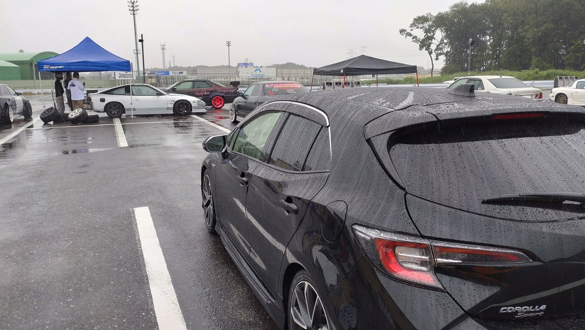heven_uriel's tweet photo. カロスポでスポーツしに来たけど雨で鬱…😮‍💨 https://t.co/WjZTiXlxVb