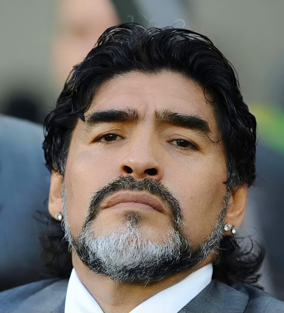 Nsports24's tweet photo. دييغو مارادونا في عام 2018 بعد سماعه أن الولايات المتحدة ستستضيف كأس العالم 2026:

"سيقسمون المباراة إلى أربع أشواط بدلاً من شوطين لإدراج الإعلانات. قارنوا، سترون."

#fifaworldcup https://t.co/ZBKc3RXorg