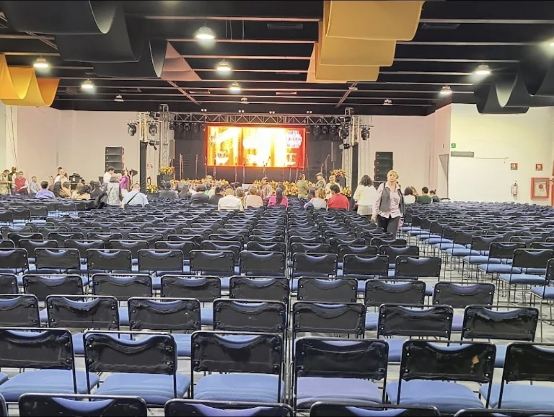 tinyearthe's tweet photo. CHANGE THE VENUE, THIS IS JUST NOT APPROPRIATE. BAD VIEW, BAD VENTILATION, BAD ACOUSTIC. GIVE THE FANS A PROPER EXPERIENCE!!!

 @GMMTV @zafiroLive @cdmentph 

#OLFDreamOnAmericasTour
#EarthMix #JossGawin #AouBoom https://t.co/sTjnDHcDIb
