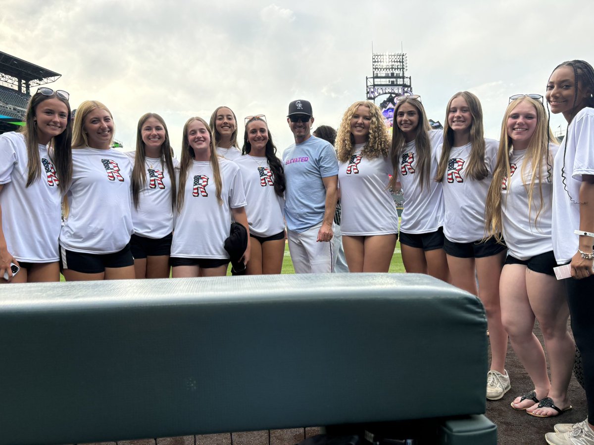 RogueFC_Voak's tweet photo. Great day for this group! Took care of business going 2-0 ,  then some fun swings with our fav @julioluciano_  and finishing the day at the Rockies! #Luv2Swing #RogueFC https://t.co/8RPD6gVC1Q