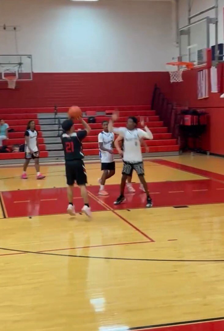 BigMacHoops's tweet photo. Just a few snapshots from summer league. 📸🏀

Getting better one game at a time and continuing to build. The work doesn’t stop.

#MailRoute #GeneralsBasketball #JustWin https://t.co/ZU3B27wRUH