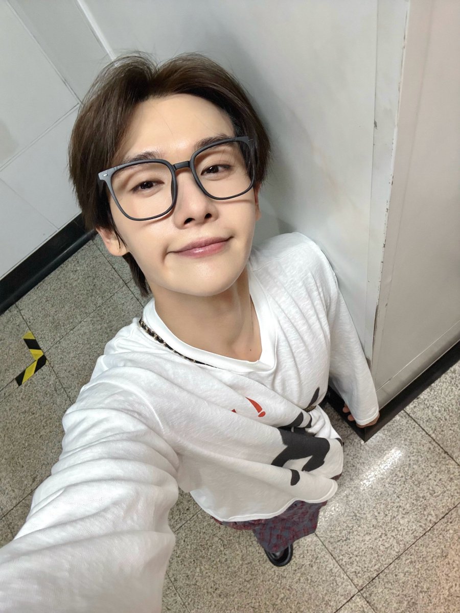 kungkang_17's tweet photo. ขอให้โชคดี ทำอะไรก็ราบรื่น ทานของอร่อยๆเพิ่มพลัง สุขภาพแข็งแรง ไม่เจ็บ ไม่ป่วยนะครับ

MORNING 02 NNINE
#นายท่านกรชิต #高卿尘 #Gaoqingchen
@naninenai99 https://t.co/EZHdsgJMTh