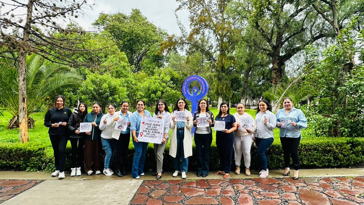 OPPMujeresGTO's tweet photo. Hoy llevamos las “Stickers Sororas” a San Luis de la Paz. Gracias a la titular y equipo de la Coordinación Municipal para las Mujeres por sumarse a esta iniciativa.  La participación de distintos municipios fortalece el trabajo para seguir construyendo redes de sororidad  🚺🧡✨ https://t.co/3e5o0IwIf4