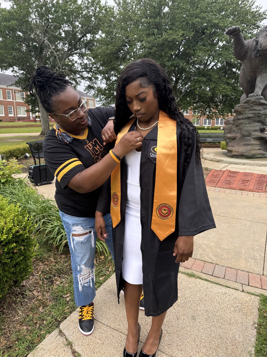 lnwisback's tweet photo. Life update: My baby girl graduated from my Alma Mater 🐅 #GramblingMade https://t.co/CCaYPXU5q5