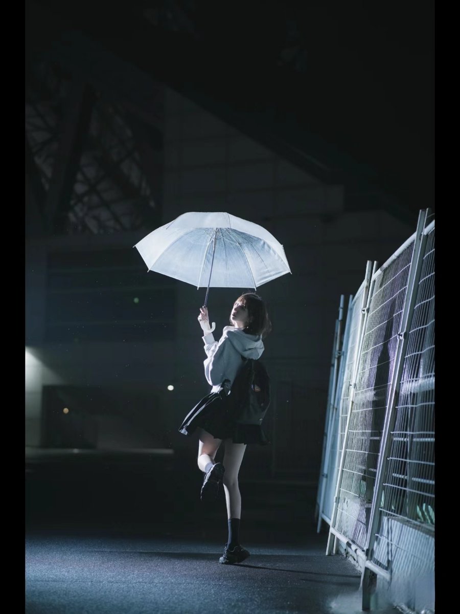 MinnieJesahq's tweet photo. Just stumbled on an indie folk track that wraps around my ears like a warm blanket on a rainy night—music’s tiny magic, right https://t.co/pEFidji7ro