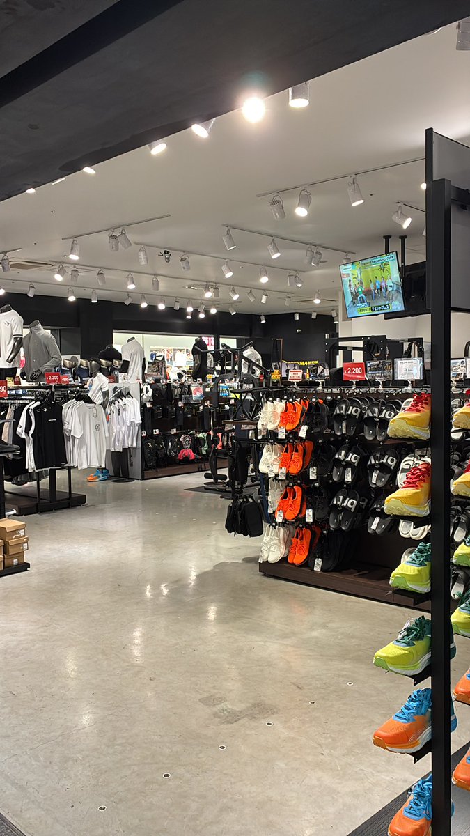 bodymakernagoya's tweet photo. 🌞おはようございます！
今日もBODYMAKERららぽーと名古屋店は元気に営業中💪
トレーニング用品・ウェア・シューズ・サプリメントまで、幅広く取り揃えています✨

本日も皆様のご来店をお待ちしております！

#BODYMAKER #ららぽーと名古屋みなとアクルス #筋トレ #フィットネス #トレーニング https://t.co/Y93h8cz9oY
