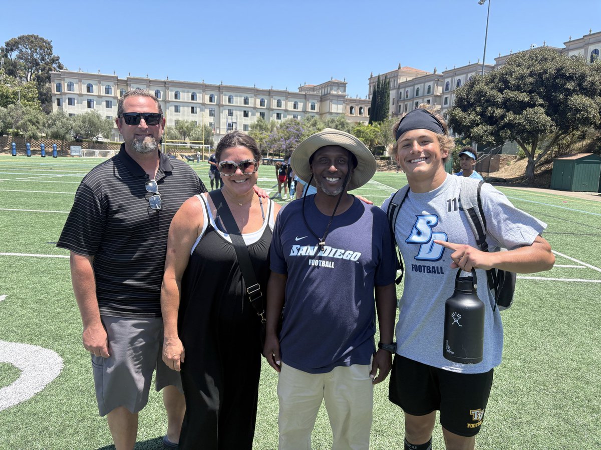 JakeEpperly's tweet photo. Late post on my USD camp on June 14th.  I had such a great time and it was a pleasure connecting with all the players and coaching staff! https://t.co/EHwwyBca14