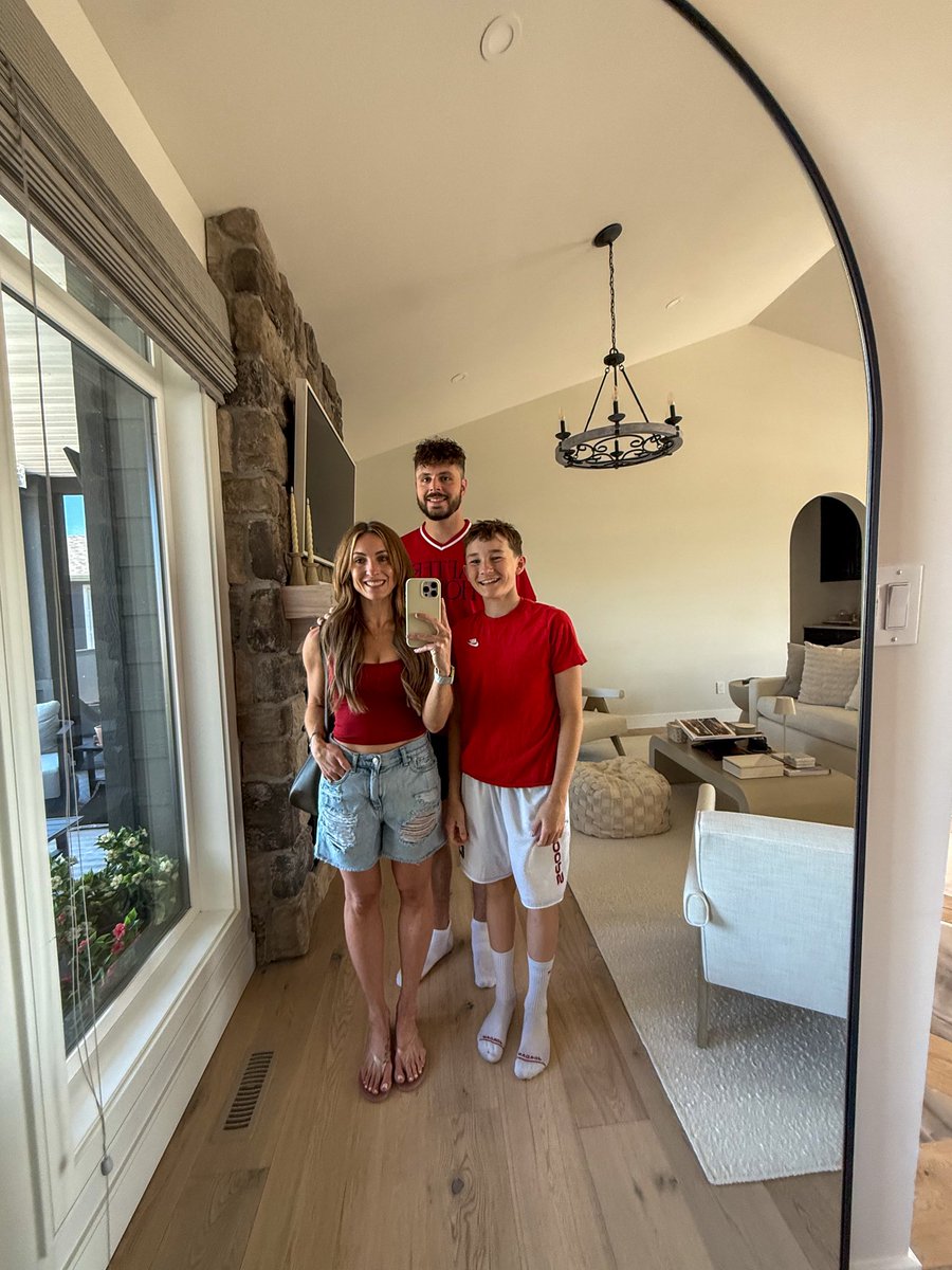 MasonVersluis's tweet photo. Decided to put some red on today to show love for Canada 🇨🇦🫡 @megbzk @Jettman00 https://t.co/j9cgtCQ9rq