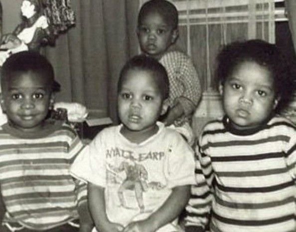 DullahTheking2's tweet photo. Before the world knew their names. Jermaine, Marlon, La Toya, and Michael Jackson captured in Gary, Indiana...

📷 c. 1961. https://t.co/n5KqCzqwRl