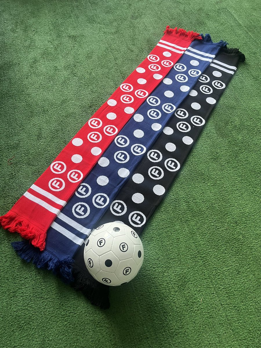OriginalFani's tweet photo. ✌🏾🤦🏾‍♂️❤️🧣⚽️®️ https://t.co/VGucZsZoUR