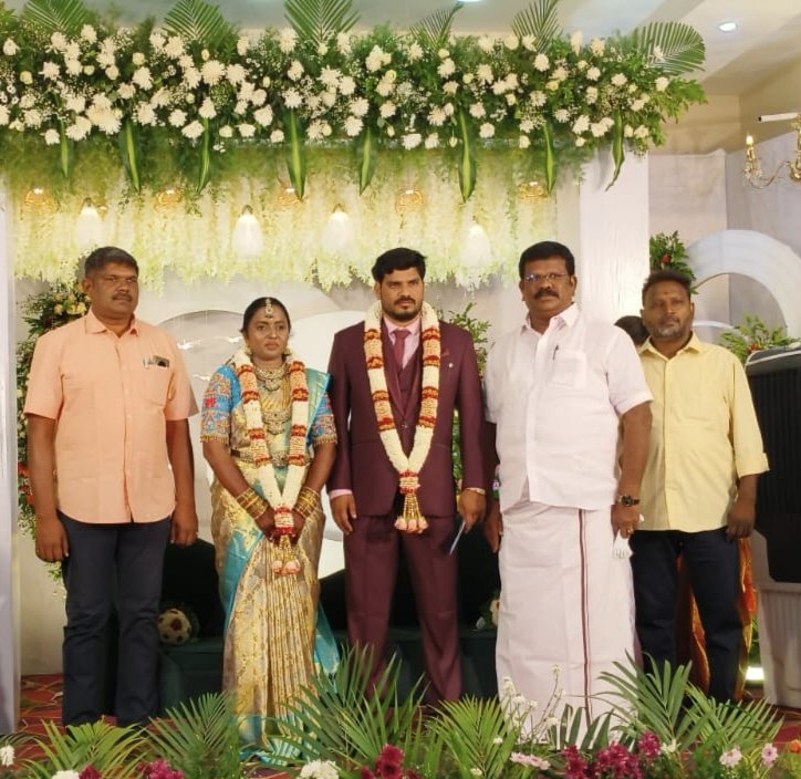 ASM_DMK's tweet photo. பாப்பிரெட்டிப்பட்டி SAVE MART Mr.வேடியப்பன் அவர்களின் திருமண விழாவில் கலந்து கொண்டு மணமக்களை வாழ்த்திய போது 💐 https://t.co/rvDWdEn0eZ
