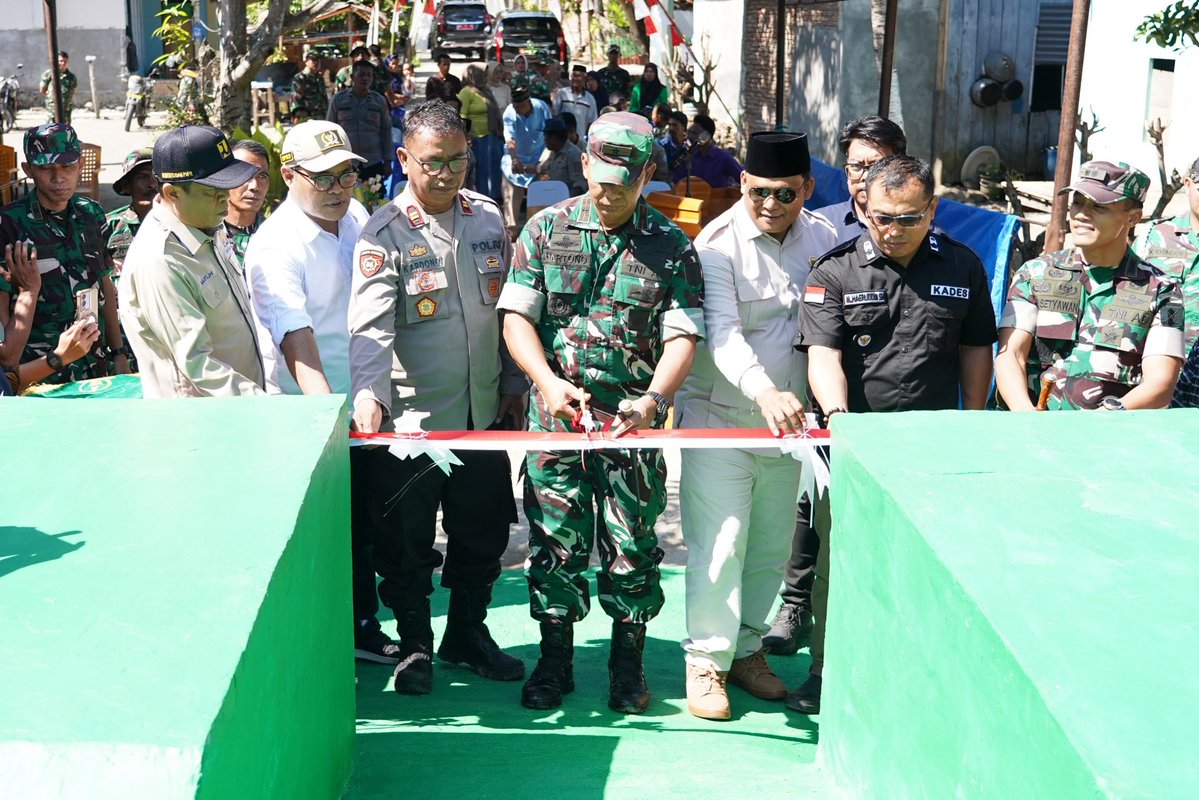 korem142's tweet photo. Akses Warga Dusun Bawappu Kini Lebih Mudah, Danrem 142/Tatag Resmikan Jembatan Perintis Garuda Merah Putih. https://t.co/yD7LJDgsMr