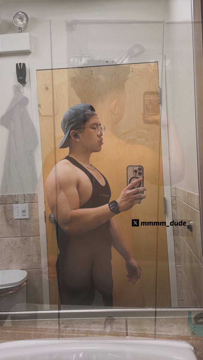 mmmm_dude's tweet photo. sorry the mirror was foggy 😶‍🌫️ https://t.co/ZShTqb0q4C