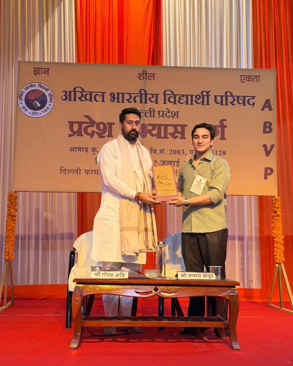 ABVPDelhi's tweet photo. दिल्ली प्रांत के प्रांत अभ्यास वर्ग के सत्र-2 “सैद्धांतिक भूमिका" में क्षेत्रीय संगठन मंत्री (उत्तरी क्षेत्र) श्री गौरव अत्री ने कार्यकर्ताओं का मार्गदर्शन किया एवं इस दौरान प्रांत संयोजक WOSY श्री तन्मय कपूर की उपस्थिति रही।

इस सत्र के माध्यम से कार्यकर्ताओं ने परिषद के उद्भव, ध्येय, विचार तथा संगठनात्मक कार्यपद्धति के विभिन्न आयामों को आत्मसात करते हुए संगठन के मूलभूत सिद्धांतों की गहन समझ विकसित की।